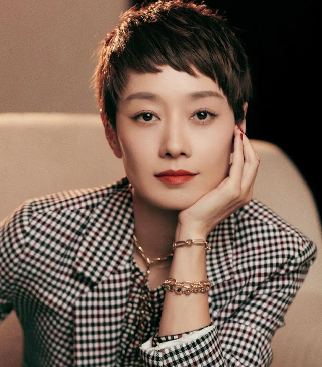 官媒发文，高调官宣49岁马伊琍喜讯，全网恭喜，终于等到这一天