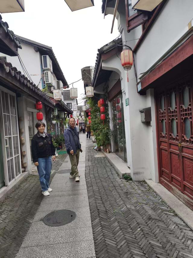 七绝 游上海七宝古镇