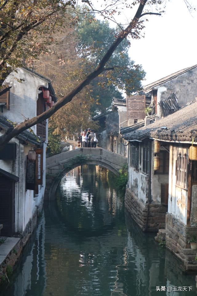 周庄印象丨晨光里的南社与易拉宝上的硝烟