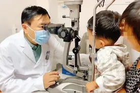 白内障专家卢奕：一生奉献给人类的光明事业图片