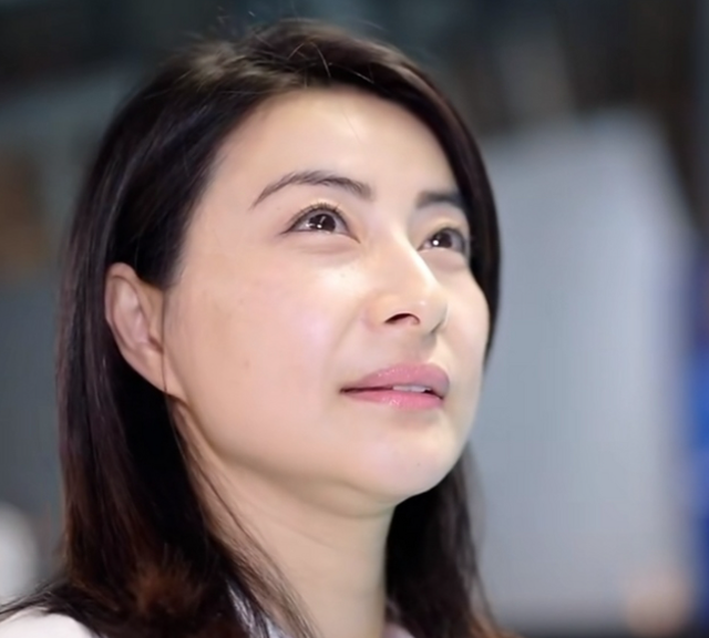 钱再多有什么用？44岁郭晶晶的现状，给所有有代言的明星提了个醒