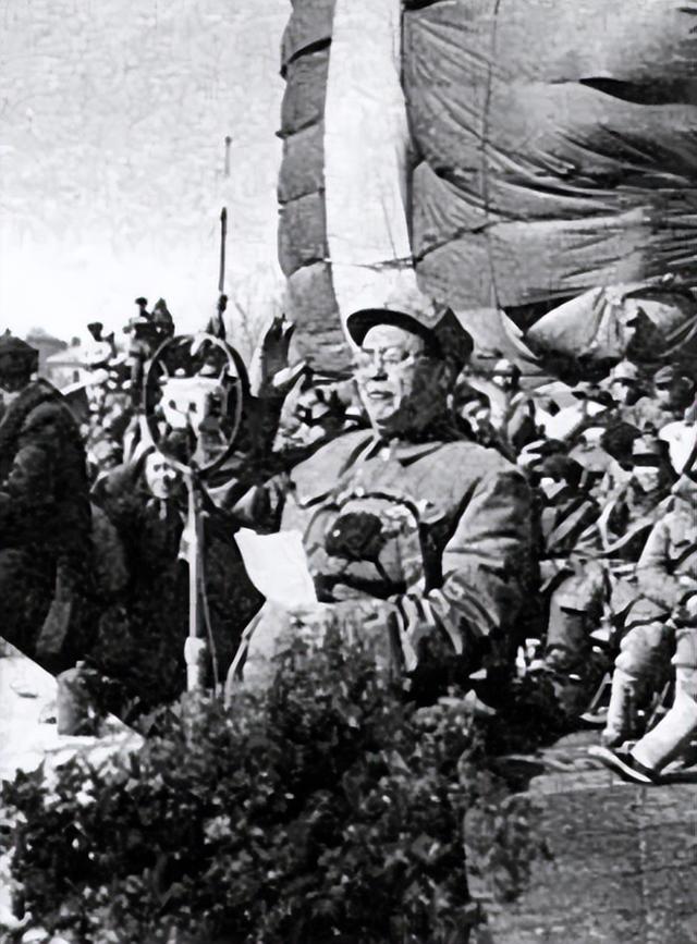 1949年，江青前夫被任命为天津市市长，后来他多次找毛主席求援助