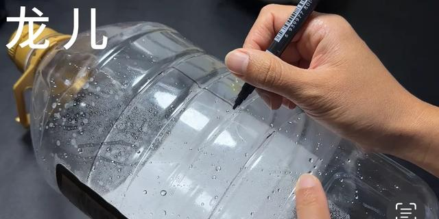 空油桶如何装得进去鸡蛋？