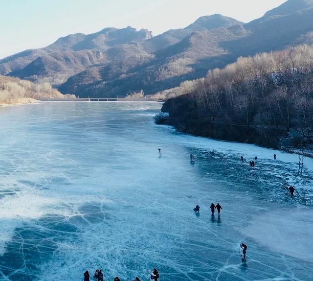 【京郊最美自驾！闯入“一半流水一半冰封”的冰雪仙境】❄️