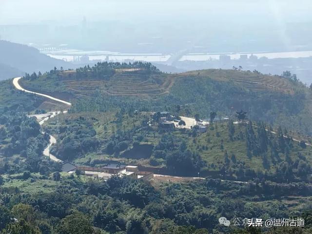 周末休闲好去处！探寻汉朝古寨千年古村，登悬空观景台一览绝美