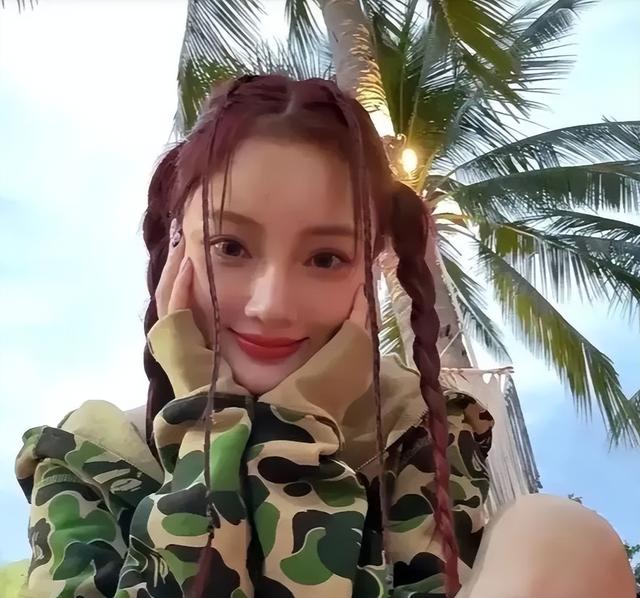 李小璐：年轻时管不住下半身，如今让自己的女儿买了单，她后悔么