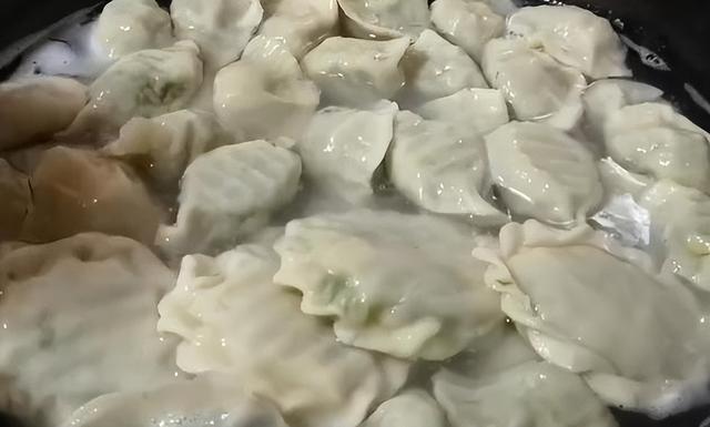 7 号就立冬了，立冬多吃这馅的饺子，散寒止痛、和胃理气，且比白菜萝卜还鲜，多吃不长肉，太香
