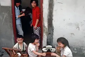 在没有空调的八十年代，你还记得人们的夏天是怎么过的吗？图片