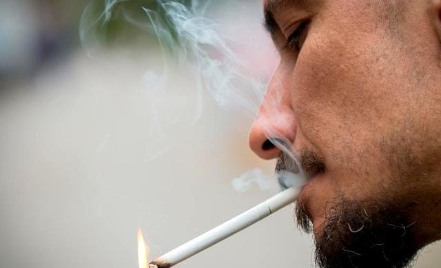 发现了没有，每天抽烟的男人，明显要比不抽烟的男人，气色都要差