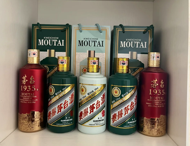 白酒依旧稳坐消费C位？白酒的核心底气，刻在中国人的酒桌民俗里