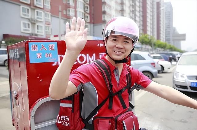 亲情重要还是金钱重要？就算如今的刘强东，面对儿子时也充满遗憾