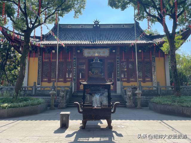 叮咚！你有杭州千年古刹待游览，免费无商业化，可山顶见自己！