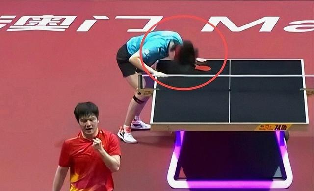 20日夜间全运会男团决赛 王楚钦败阵后额碰球台	，樊振东强势逆转！