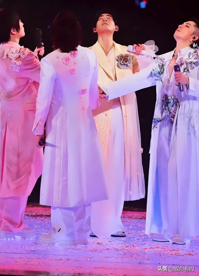 朱孝天回应F3演唱会，阿信摔下舞台不到24小时，恶心的一幕出现