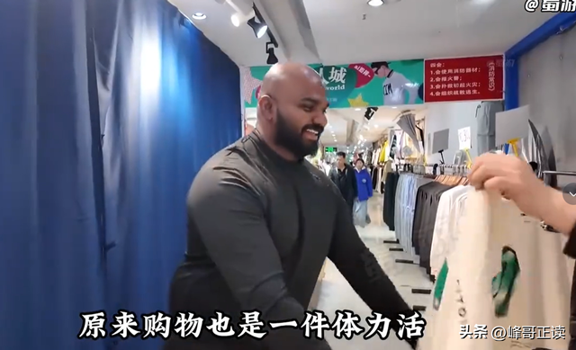 继印度游客在庐山搓澡后，他们又盯上了东北澡堂，网友大呼天塌了