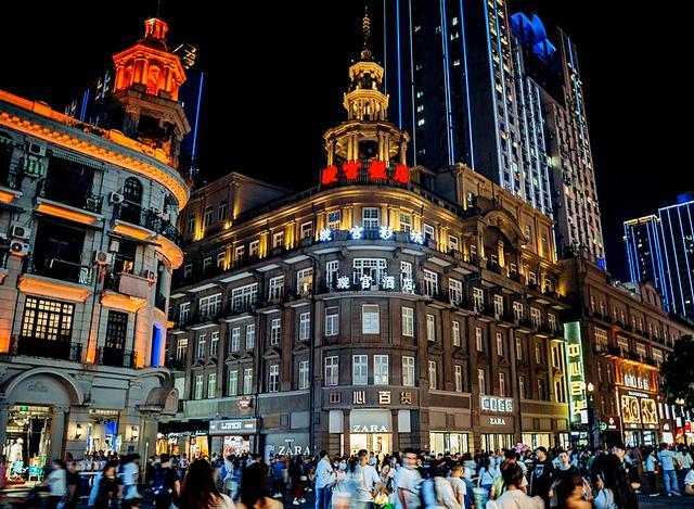 武汉最出名的街道为何是江汉路呢？它拥有百年的历史文化积淀