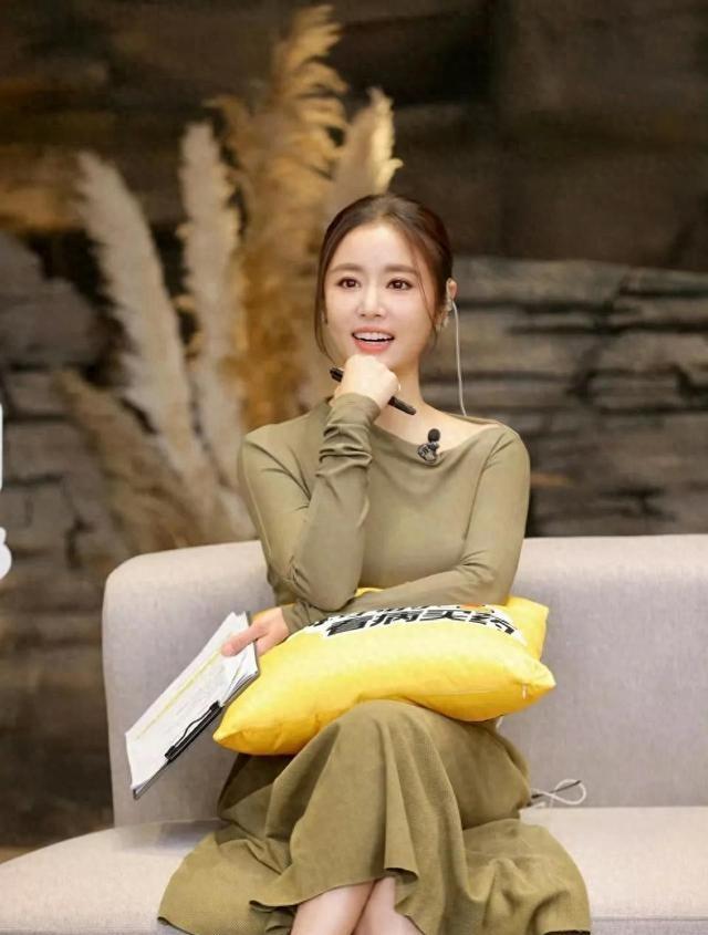 一夜醒来，估计全国人民都知道了！林心如，都已经49岁的人了