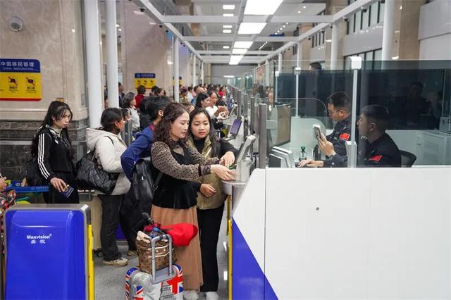 冰雪邀约！河口口岸迎来今冬首批越南“赏雪团”