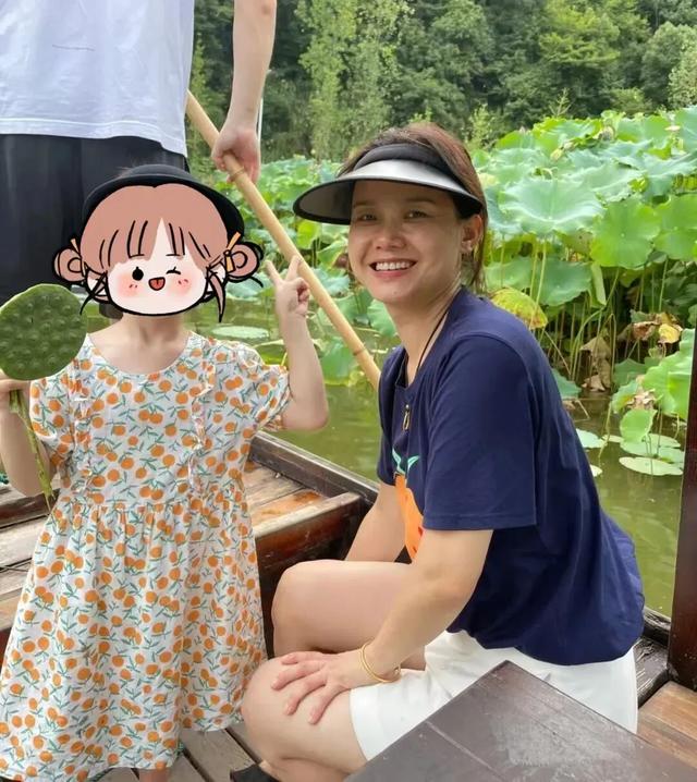 火了！上海45岁二胎妈妈找工作！保育员、陪诊师、试吃员...临时工统统尝试一遍，她感叹→