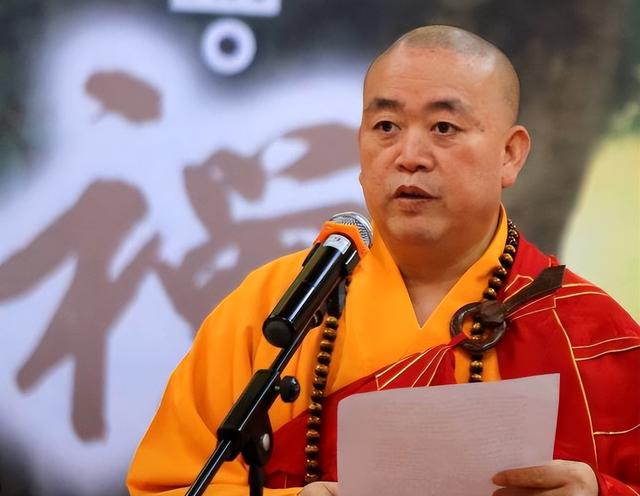 李湘终于忍不住了！大方说开与释永信关系，亲密照的真相被揭开