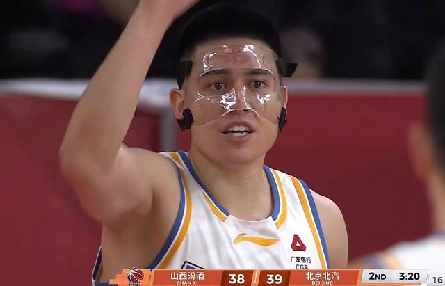 北京男篮1分险胜山西	，雷蒙15+6陈盈骏14+4+6，刘传兴16+5