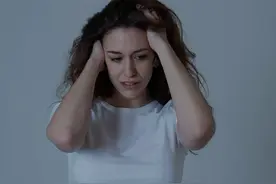 "禁忌爱情：年轻女孩陷入老男人魔掌，深陷感情迷局"图片