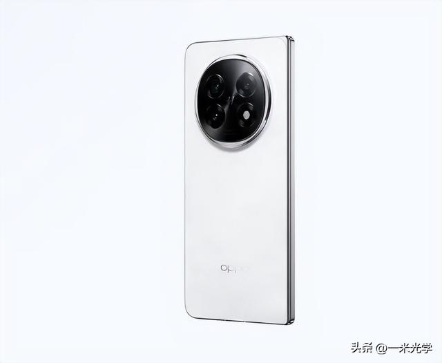 2025大折叠屏年中激战！215g对决6100mAh，谁才是全能王？