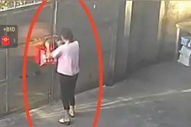 后续！恶毒后奶将两岁孙子锁门外，亲爸怒砸门，调解结果出来了！图片