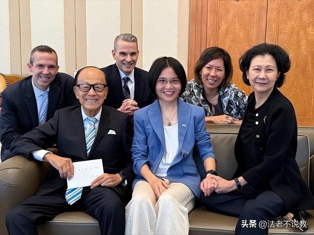 2909亿身家有何用？97岁的李嘉诚无力回天，两个60岁儿子已成心病