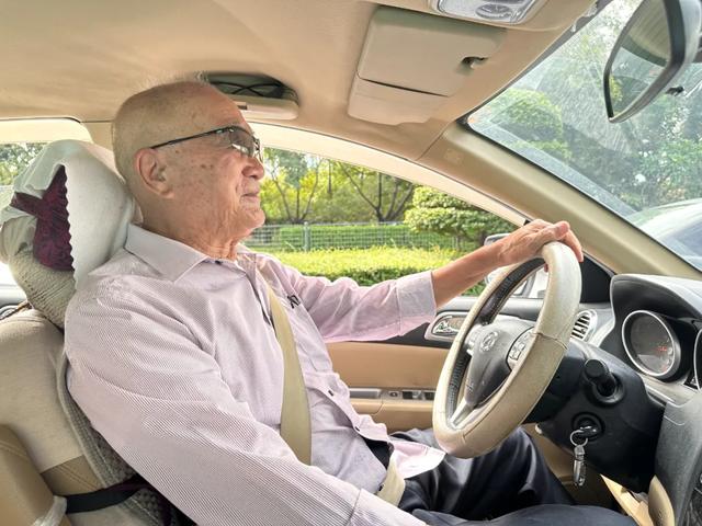 九旬夫妇自驾21年游中国，网友：超飒