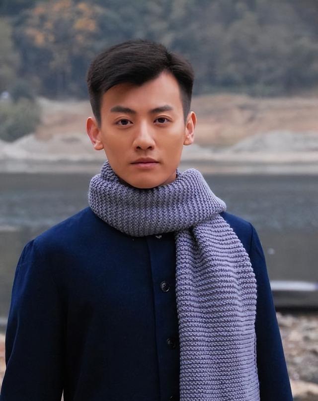 他帅的令人窒息，46岁却无人问津！观众怒赞：这演技早应该封神！