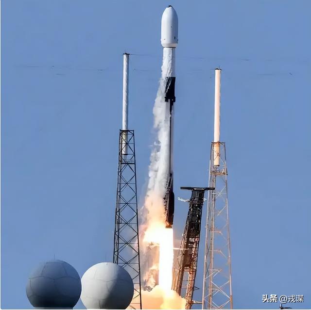 猎鹰9号慌不慌？中国朱雀三号可回收火箭破零，美国酸到破防！