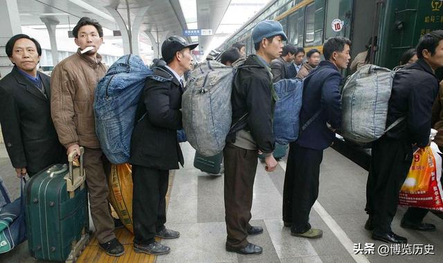 明明高铁更快，为啥还有人守着绿皮火车跑一夜，答案比你想的现实