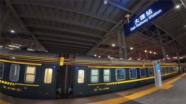 坐绿皮火车游云南！慢享滇境人文烟火，这才是旅行该有的样子