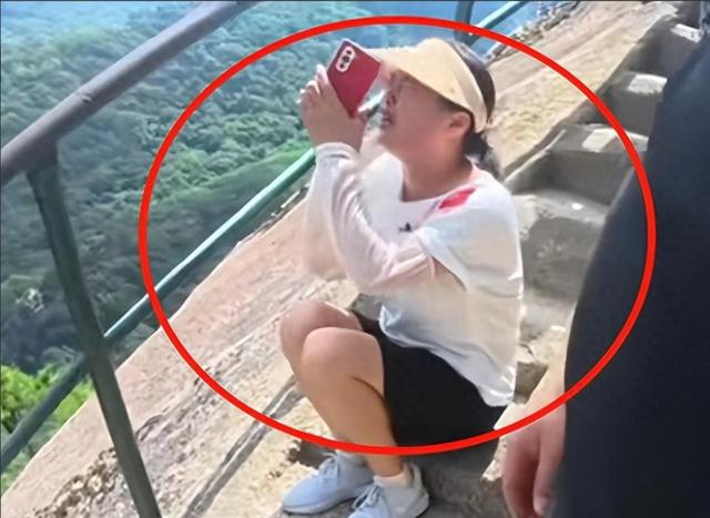 辽宁男子景区坠崖身亡后续，在场人：他坐上去脚没勾住！律师发声
