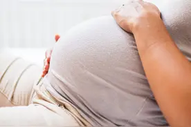 舀出整整6盆“果冻”！注意，这个癌的信号是腹胀图片