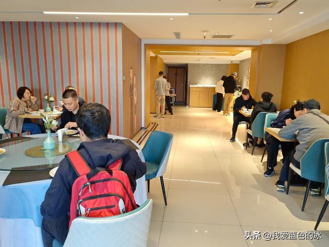 保定这家自助早餐虽然只是28元一位，但做的很用心，人气很旺啊