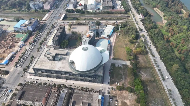 奇葩还是艺术？广东一小镇砸4.5亿，“一顶大帽子”扣成了新地标