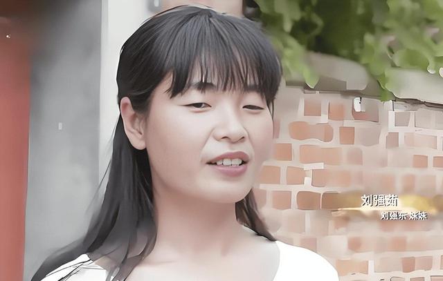 刘强东的两个妹妹：一个已经去世，一个有钱有颜	，陪在父母身边