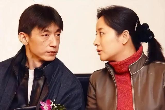 她是国家一级女演员，多次给丈夫戴绿帽，重病丈夫坐轮椅也不离婚