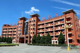 清华北大双授牌，河北这所高中备受关注图片