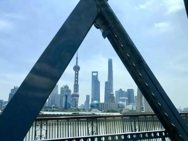 为了这些超绝的Citywalk机位，总要逛一趟上海吧~