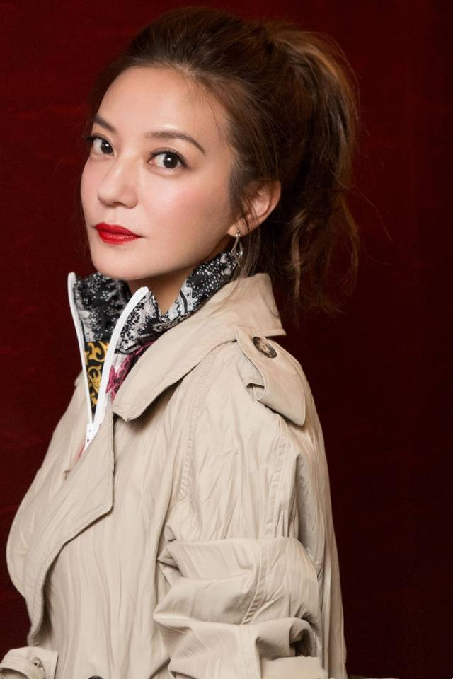 拔出萝卜带出泥！49岁赵薇近况被曝	，原来圈内封杀只是冰山一角