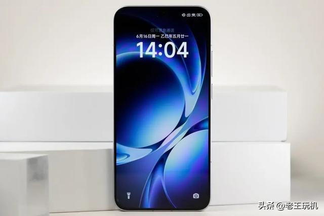 小米终于妥协，7410mAh+16GB+1TB，新机国补后还变相降价