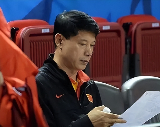 逼姚明退役，毁了王治郅，他凭一己之力让中国篮球倒退了二十年！