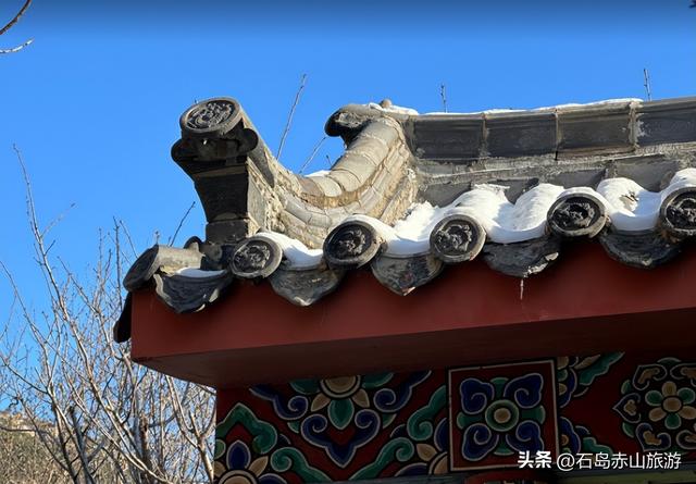 红叶落尽，赤山才露出真容颜！