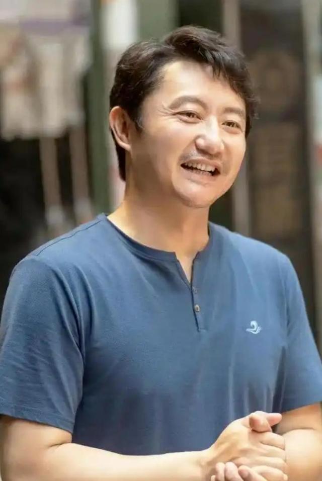 涂松岩的反差人生：荧幕气人渣男，生活暖到骨子里的好男人