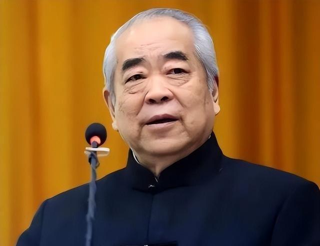 86岁国画大师范曾娶小50岁的主持人徐萌；结婚一年，范曾“失联”