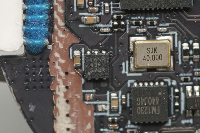 完美适配iPhone 17系列新机，谷歌25W Qi2.2磁吸无线充电器拆解
