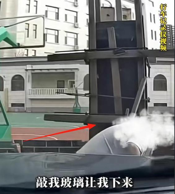 沈阳00后故意撞人后续，猛踩油门下死手，身份曝光，难怪如此嚣张